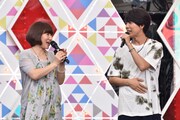 笑顔で会話を交わす矢島晶子(左)と神谷浩史(右)。
