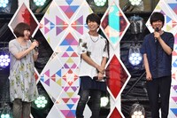 左から矢島晶子、神谷浩史、前山田健一（ヒャダイン）。