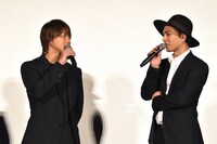 左からTAKAHIRO、登坂広臣。