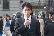 「何者」