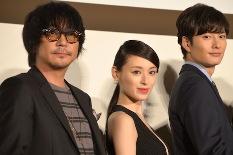 「秘密 THE TOP SECRET」公開初日舞台挨拶にて、左から大森南朋、栗山千明、岡田将生。