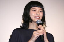 2016年6月11日、「64-ロクヨン- 後編」公開初日舞台挨拶に登壇した榮倉奈々。