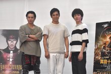 「真田十勇士」大ヒット祈願イベントの様子。左から石垣佑磨、高橋光臣、村井良大。