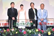 「ジャングル・ブック」の先行特別上映会の様子。左から松本幸四郎、宮沢りえ、伊勢谷友介、西田敏行。