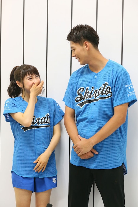 悔し涙を見せる土屋太鳳（左）と、竹内涼真（右）。