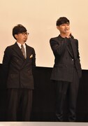 「ディアスポリス -DIRTY YELLOW BOYS-」完成披露上映会より、浜野謙太（左）と松田翔太（右）。