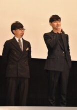 「ディアスポリス -DIRTY YELLOW BOYS-」完成披露上映会より、浜野謙太（左）と松田翔太（右）。