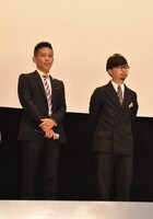「ディアスポリス -DIRTY YELLOW BOYS-」完成披露上映会より、柳沢慎吾（左）と浜野謙太（右）。
