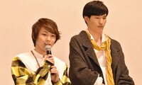 「ディアスポリス -DIRTY YELLOW BOYS-」完成披露上映会より、須賀健太（左）とNOZOMU（右）。