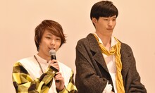 「ディアスポリス -DIRTY YELLOW BOYS-」完成披露上映会より、須賀健太（左）とNOZOMU（右）。