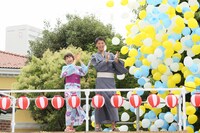 「青空夏祭り」にて、左から土屋太鳳、竹内涼真。