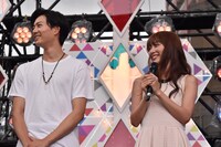 左から竜星涼、内田理央。