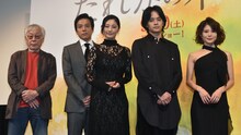 「だれかの木琴」完成披露プレミア試写会の様子。左から東陽一、勝村政信、常盤貴子、池松壮亮、佐津川愛美。