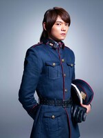 安倍蒼世に扮する古川雄輝。