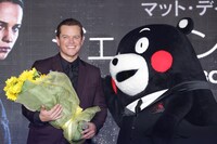 左からマット・デイモン、くまモン。