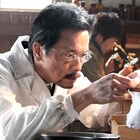 学生時代から晩年まで、遠藤憲一が人工がん研究者の40年演じる「うさぎ追いし」