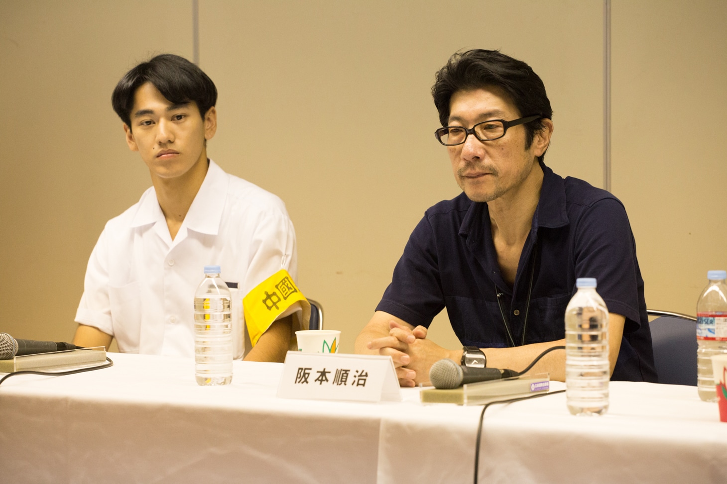 左から永山絢斗、阪本順治。