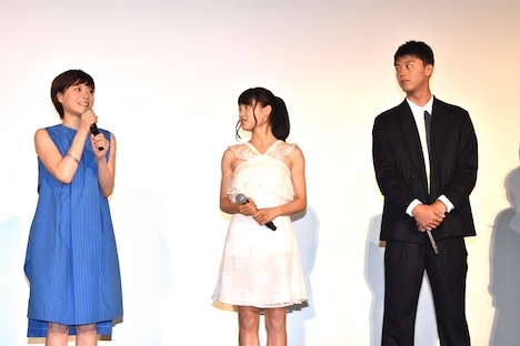 左から上野樹里、土屋太鳳、竹内涼真。