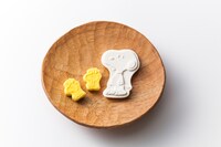 BROWN'S STOREにて販売される、和三盆糖で作られた落雁。