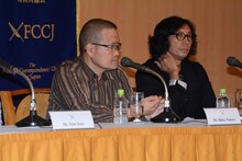 左から中田秀夫、行定勲。