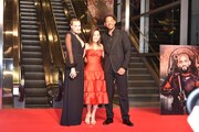 左からマーゴット・ロビー、福原かれん、ウィル・スミス。