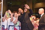 ファンサービスをするウィル・スミス。