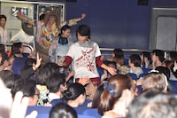 客席から登場したジュウオウジャー。