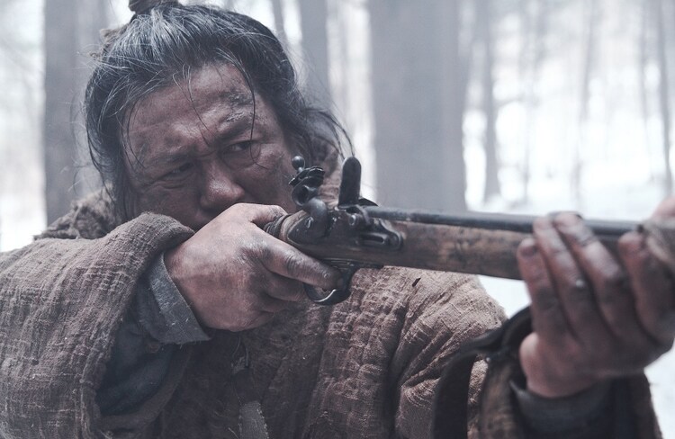 チェ ミンシクと大杉漣が共演 虎と人間の死闘描く韓国映画の予告編公開 映画ナタリー