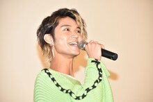 「たこ焼きー！」と叫ぶ磯村勇斗。