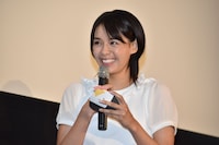 手紙を読み上げる大沢ひかる。