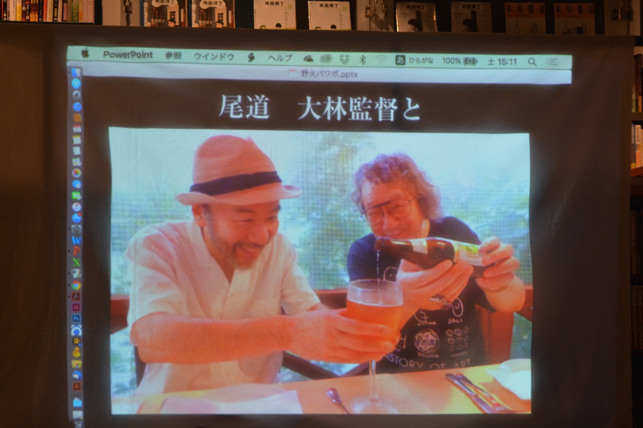 「塚本晋也『野火』全記録」トークイベントで披露された塚本晋也（左）と大林宣彦（右）の写真。