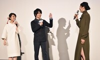 左から上白石萌音、神木隆之介、長澤まさみ。