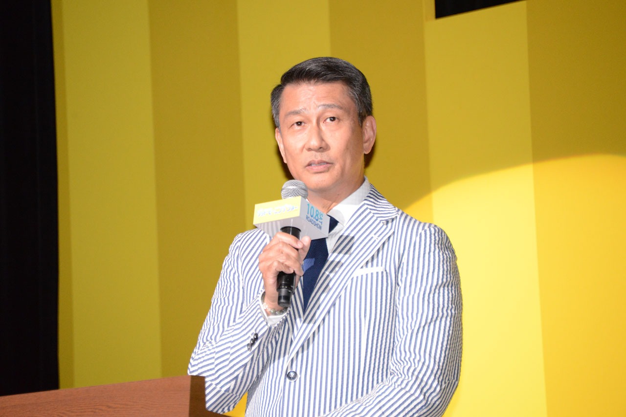 舞台挨拶のMCを務めた、中井扮する「グッドモーニングショー」の主人公・澄田真吾。