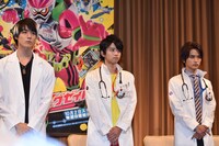 左から松本享恭、飯島寛騎、瀬戸利樹。