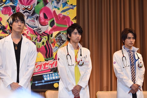 左から松本享恭、飯島寛騎、瀬戸利樹。