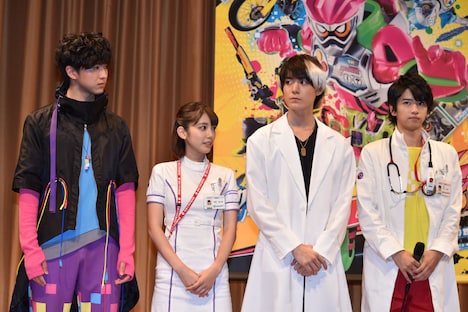 「仮面ライダーエグゼイド」製作発表記者会見の様子。