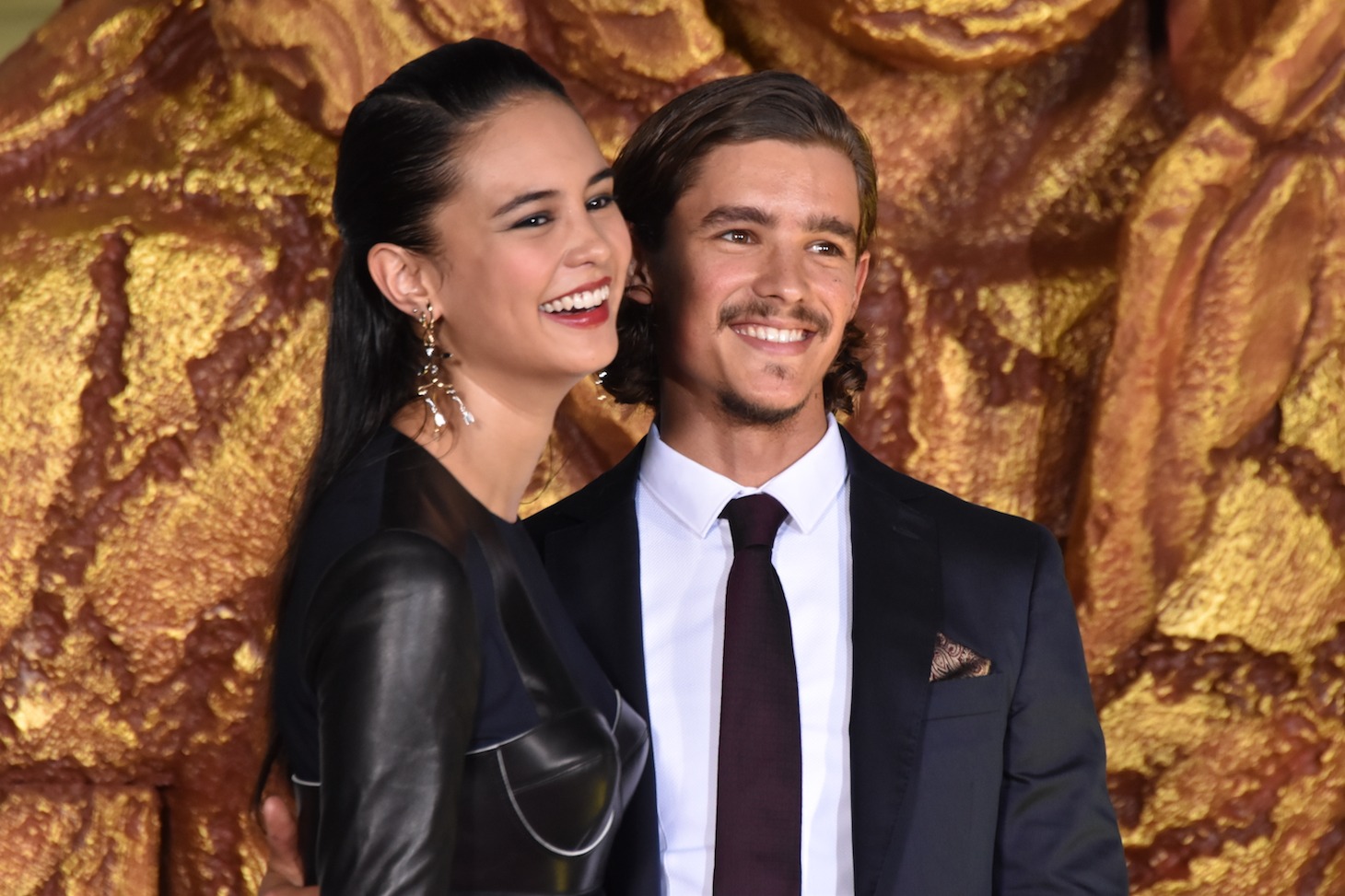 左からコートニー・イートン、ブレントン・スウェイツ。