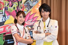 左から松田るか、飯島寛騎。