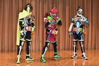 左から仮面ライダースナイプ（レベル2）、仮面ライダーエグゼイド（レベル2）、仮面ライダーブレイブ（レベル2）。