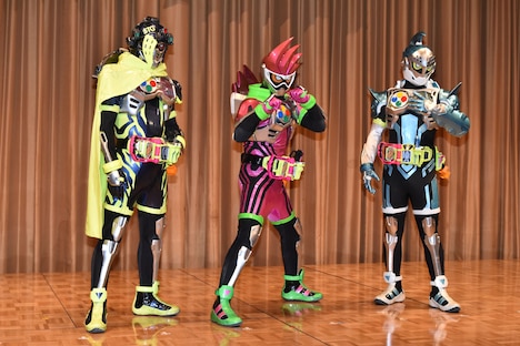 左から仮面ライダースナイプ(レベル2)、仮面ライダーエグゼイド(レベル2)、仮面ライダーブレイブ(レベル2)。