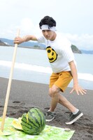 「次ナルTV-G」MCのユースケ（超特急）。