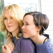 ジュリアン・ムーアとエレン・ペイジが恋人役演じる「ハンズ・オブ・ラヴ」予告編