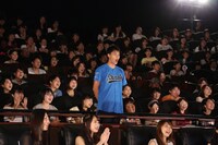 土屋太鳳にメッセージを送る竹内涼真。