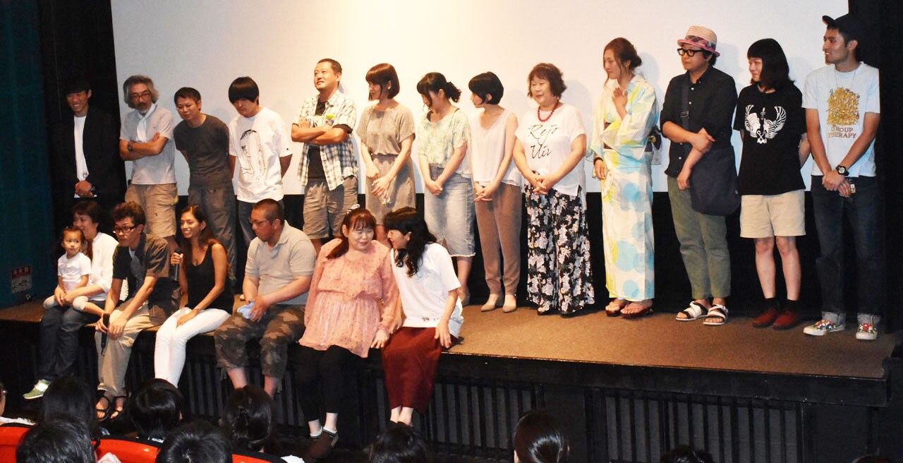 「あなたを待っています」舞台挨拶の様子。