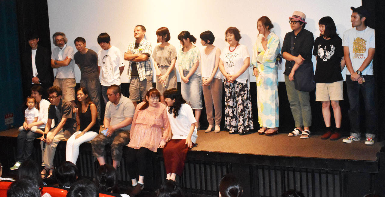 映画「あなたを待っています」舞台挨拶の様子。