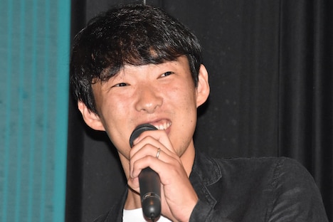 プロデューサーを務めた松江哲明。