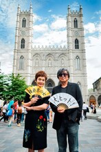 第40回モントリオール世界映画祭にあわせ、ノートルダム大聖堂を訪れた大竹しのぶ（左）と鶴橋康夫（右）。
