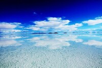 「X（ten）の撮影地ボリビアのウユニ湖。