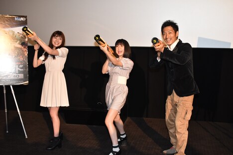 「戦車ライド」初日舞台挨拶の様子。