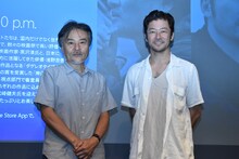 左から黒沢清、浅野忠信。